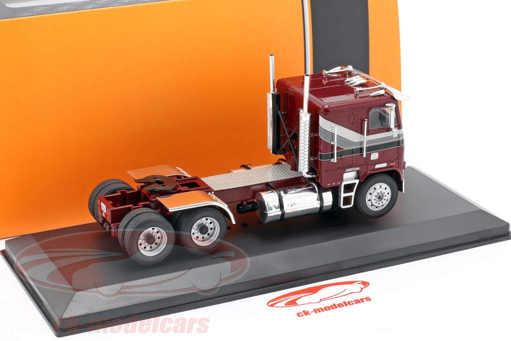 Freightliner FLA Camion Année de construction 1993 sombre rouge métallique 1:43 Ixo