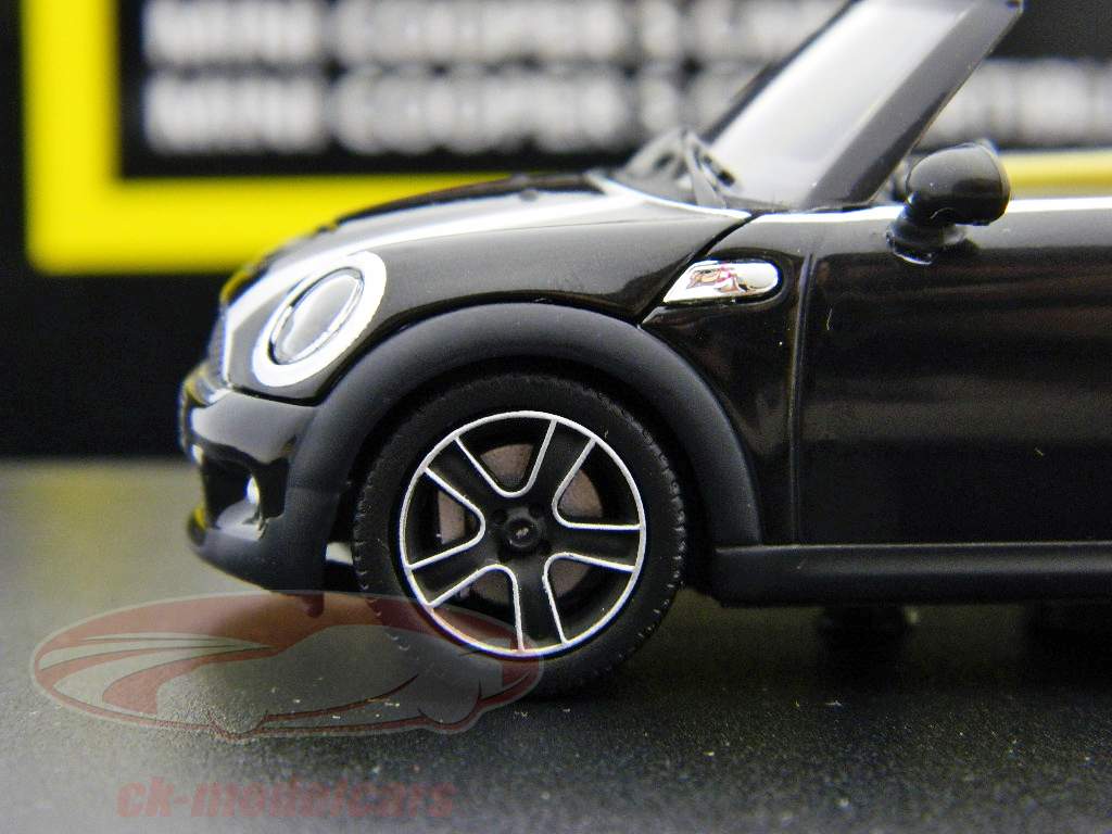 Mini Cooper Convertible negro / negro 1:43 AutoArt