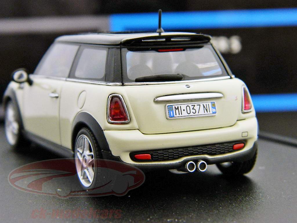 Mini Cooper S белый / белый 1:43 AutoArt