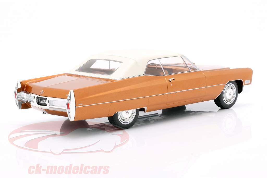 Cadillac DeVille com Softtop Ano de construção 1967 castanho dourado metálico 1:18 KK-Scale