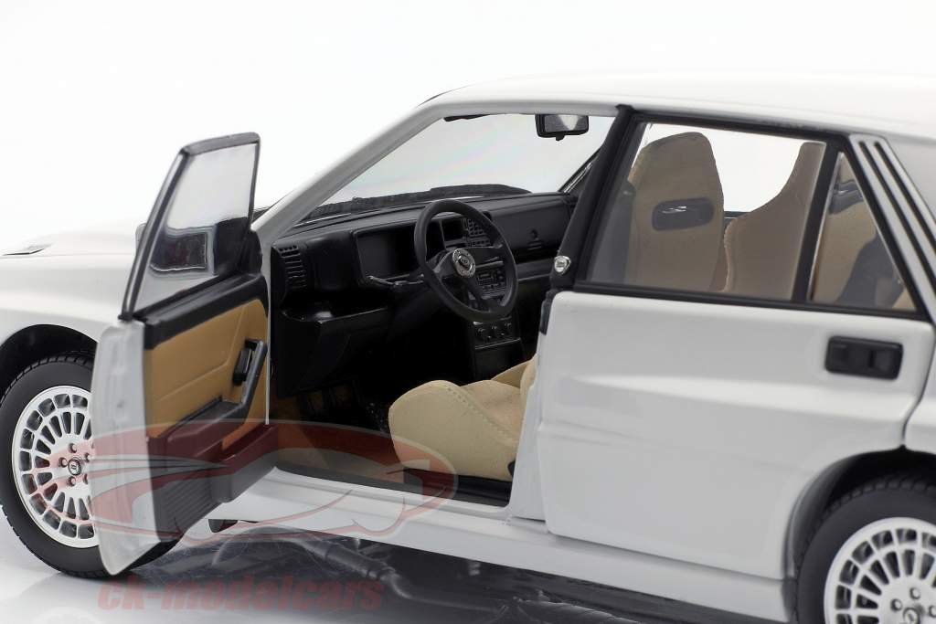 Lancia Delta HF Integrale Evoluzione 2 Ano de construção 1993 branco 1:18 Kyosho