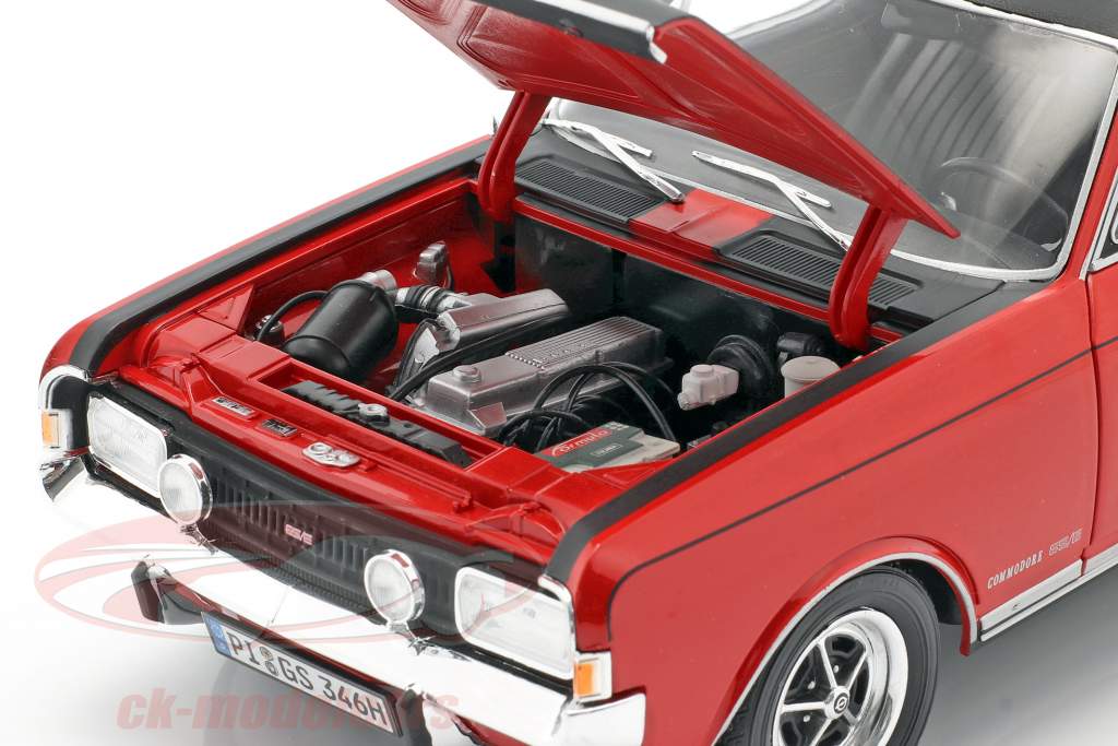 Opel Commodore GS/E красный / черный 1:18 Revell