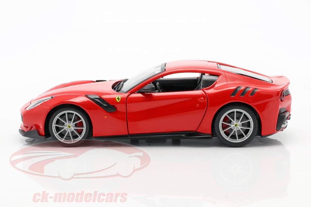 Ferrari F12 TDF 建造年份 2016 红 1:24 Bburago