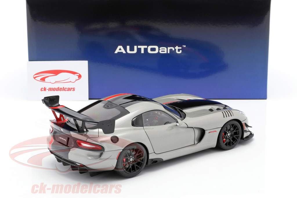 Dodge Viper ACR Año de construcción 2017 billet plata metálico / negro / rojo 1:18 AUTOart