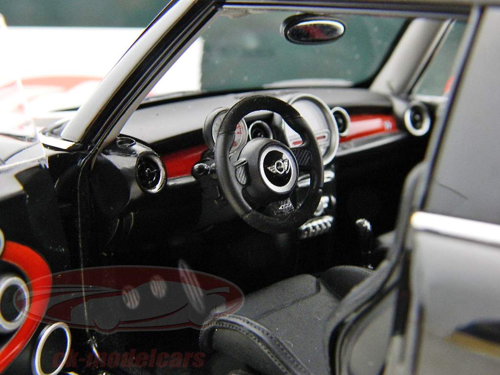 Mini Cooper S John Cooper Works nero / nero 1:18 Kyosho
