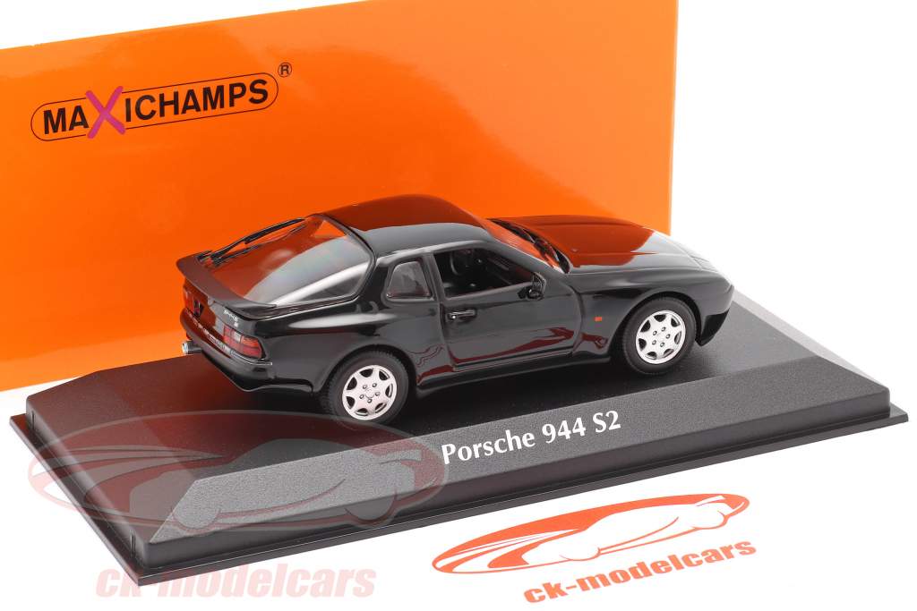 Porsche 944 S2 Byggeår 1989 sort 1:43 Minichamps