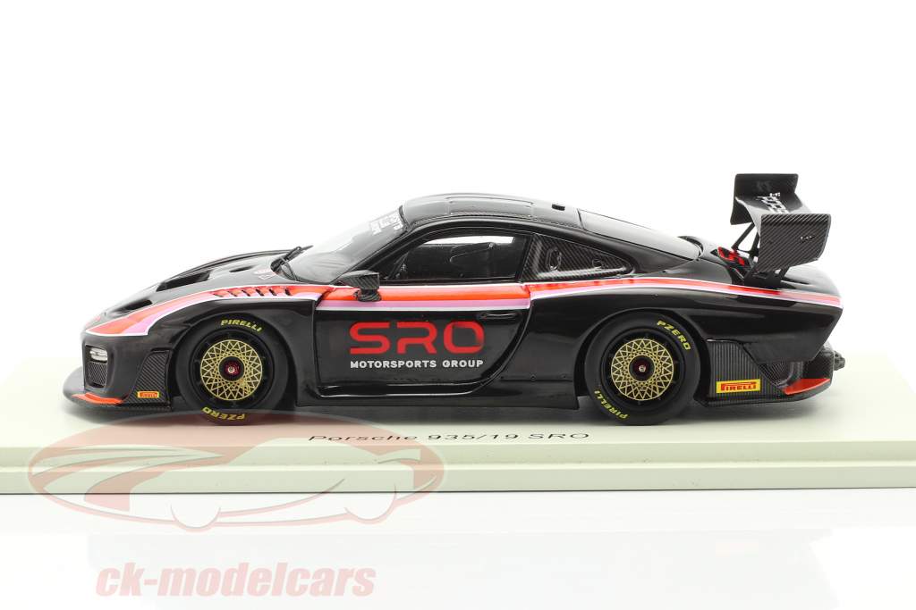 Porsche 935/19 SRO 黑色 / 红色 / 橙子 / 粉 1:43 Spark