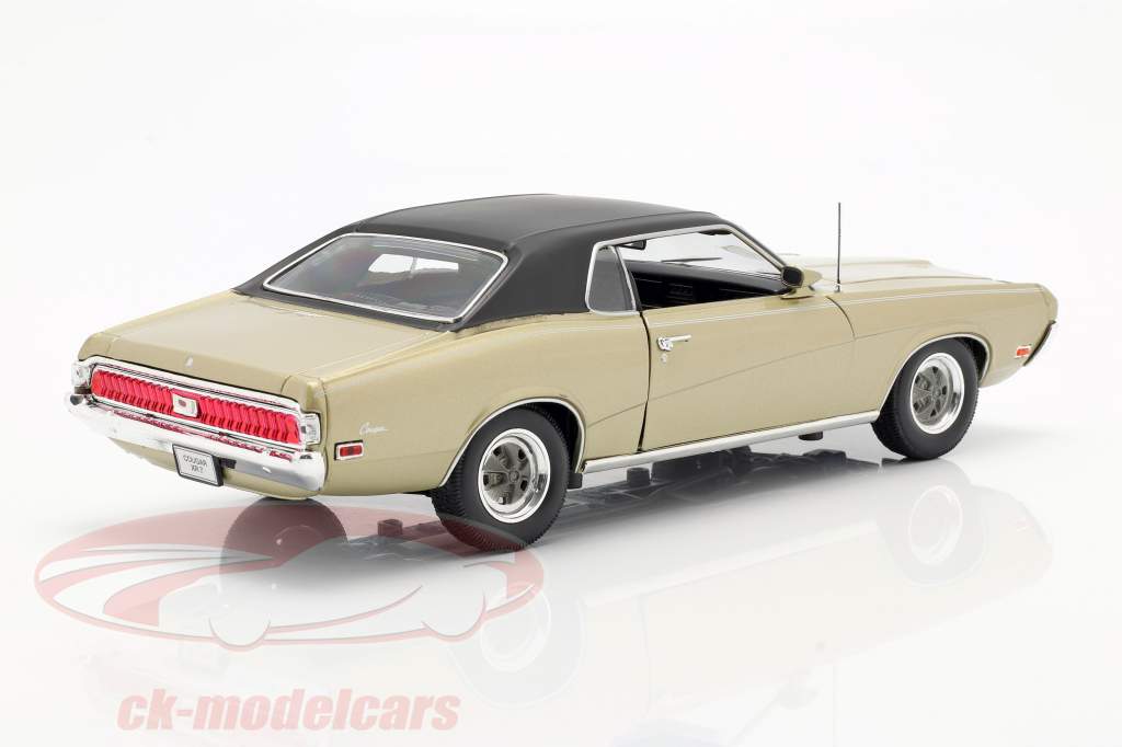 Mercury Cougar XR7 Year 1970 gold 1:18 Welly