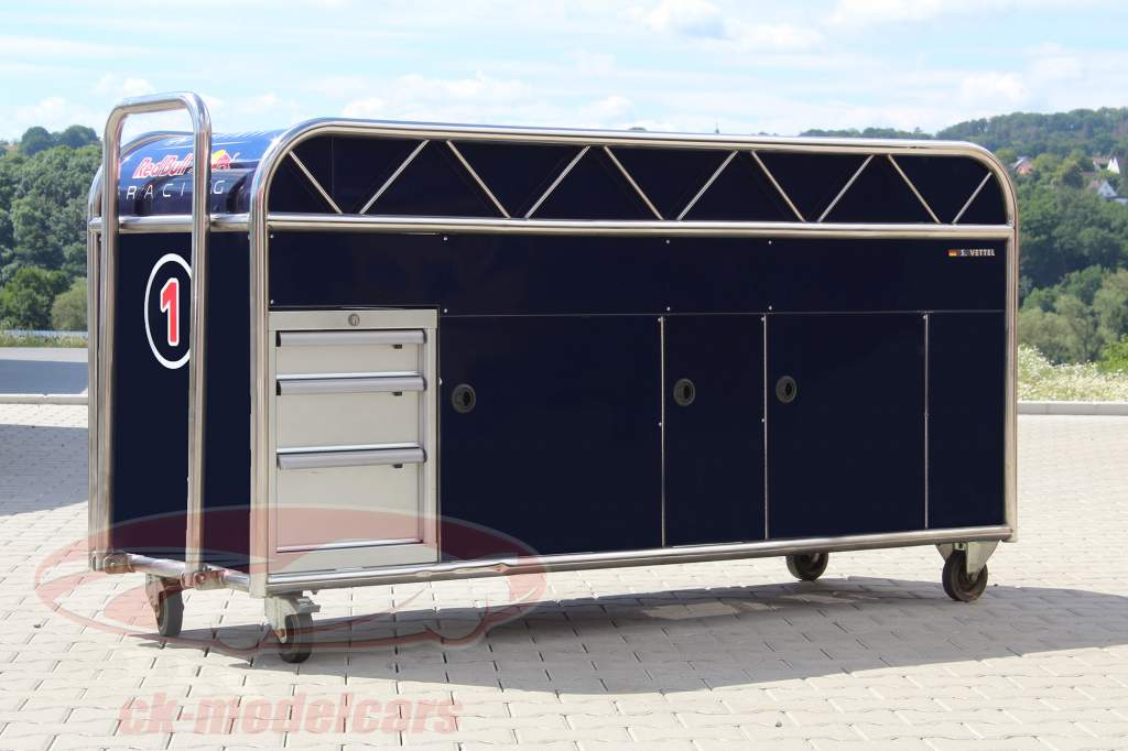 Original Formel 1 Grid Trolley Sebastian Vettel #1 Infiniti Red Bull Racing 2014