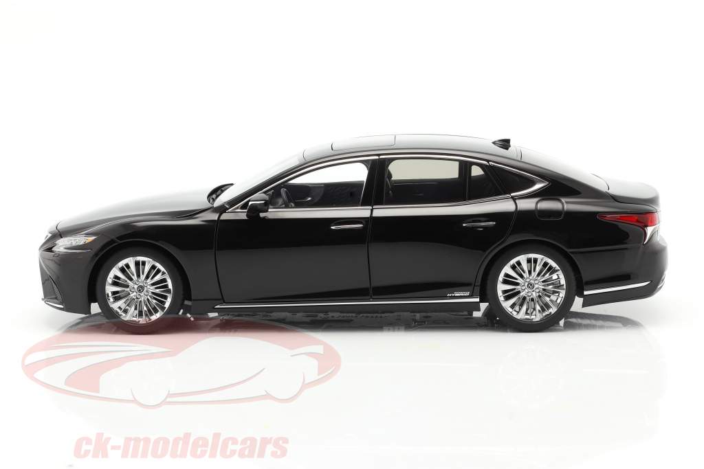Lexus LS500h Baujahr 2018 schwarz 1:18 AUTOart