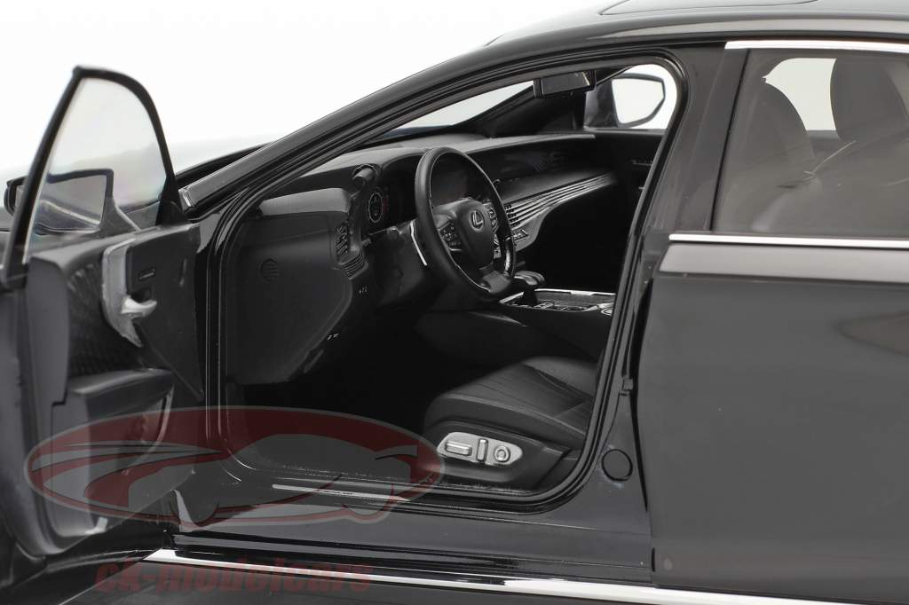 Lexus LS500h Baujahr 2018 schwarz 1:18 AUTOart