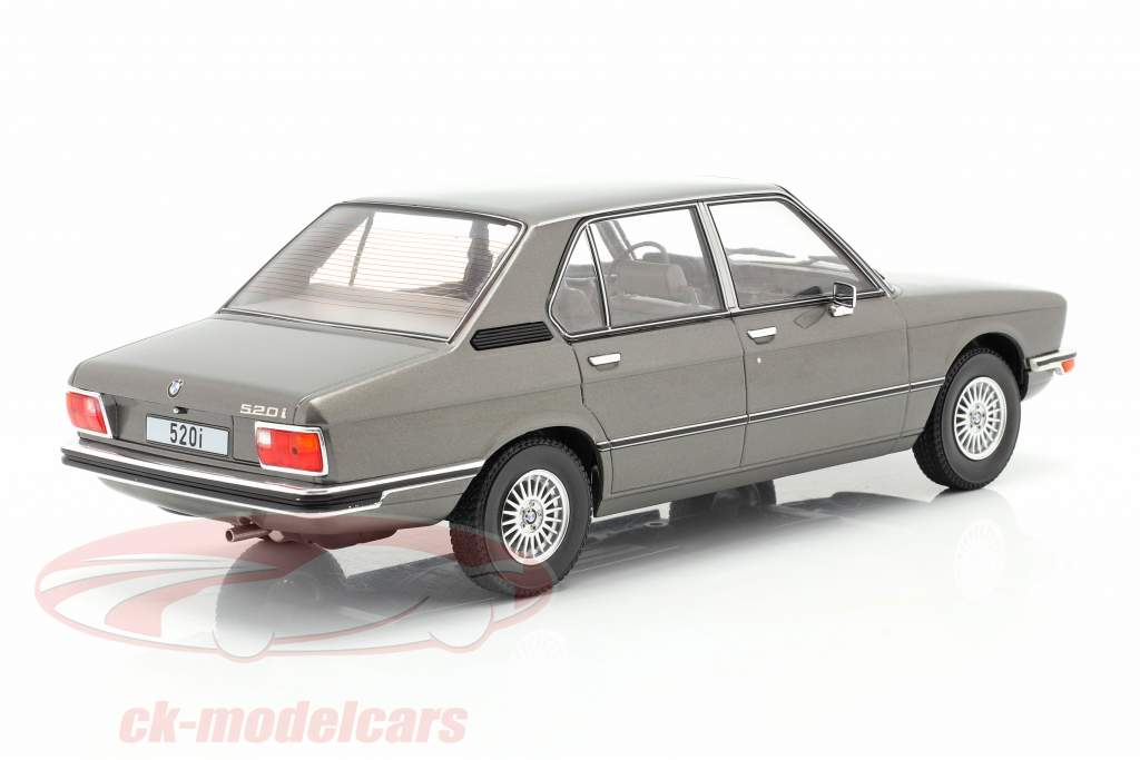 BMW 5-я серия (E12) Год постройки 1974 темно-серый металлический 1:18 ModelCar Group