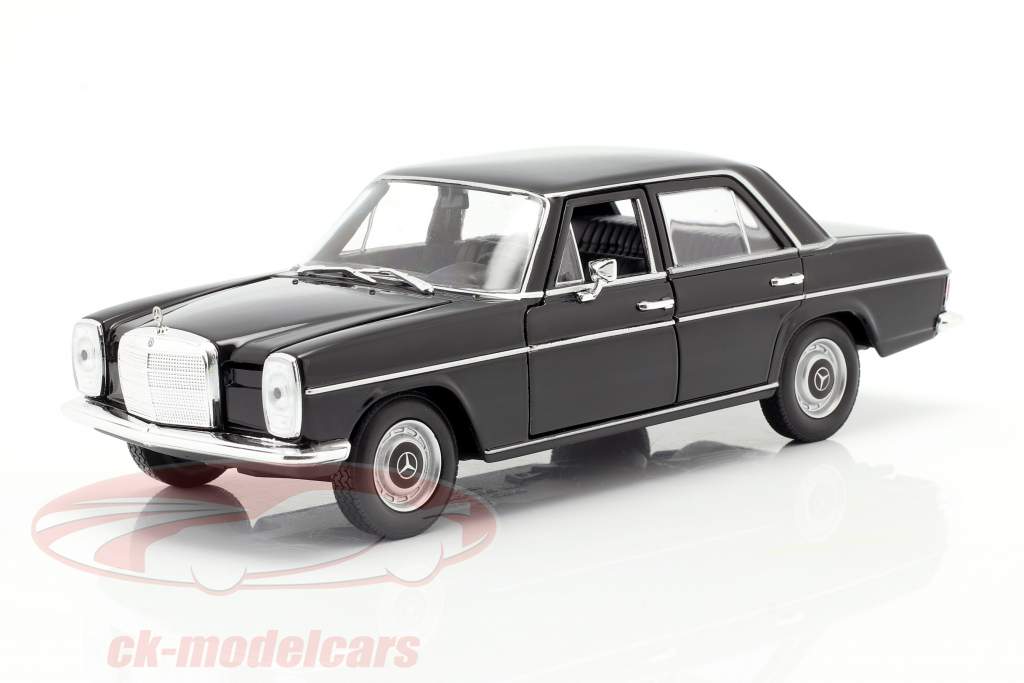 Mercedes-Benz 220/8 (W115) nero 1:24 Welly