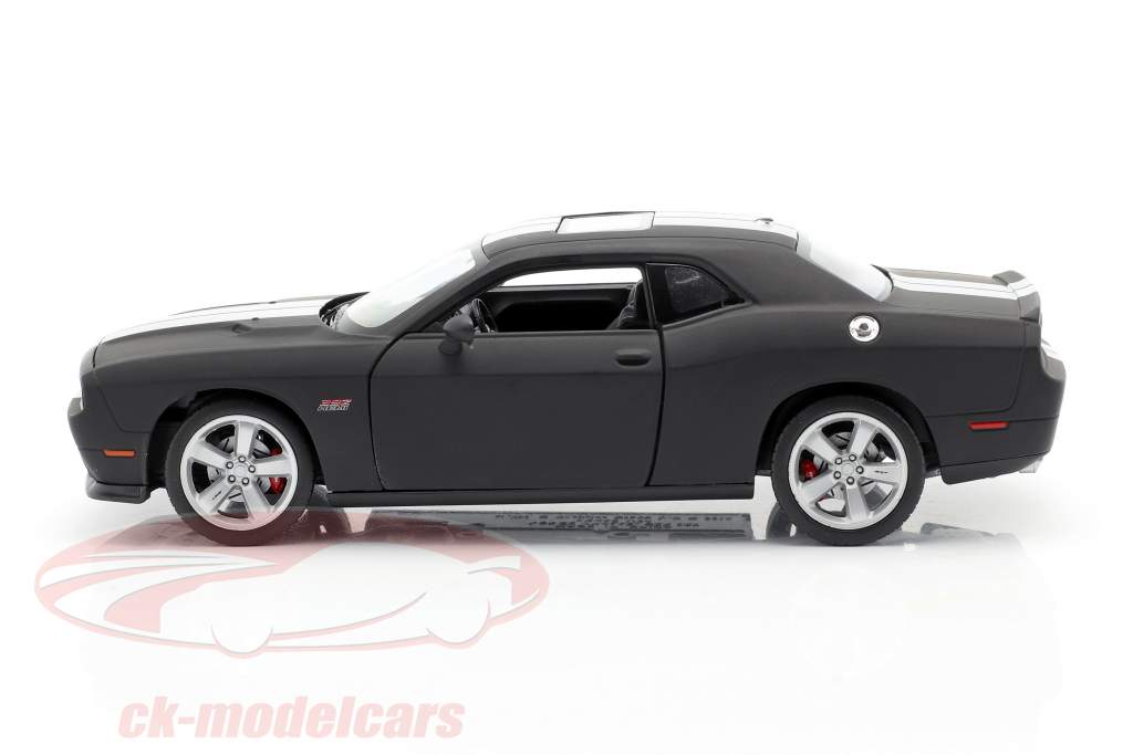 Dodge Challenger SRT año 2013 estera negro 1:24 Welly