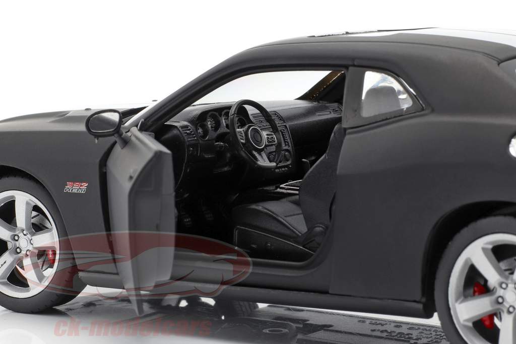 Dodge Challenger SRT año 2013 estera negro 1:24 Welly
