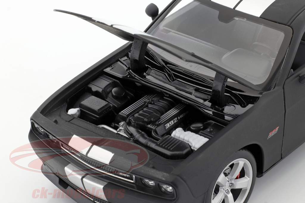 Dodge Challenger SRT año 2013 estera negro 1:24 Welly