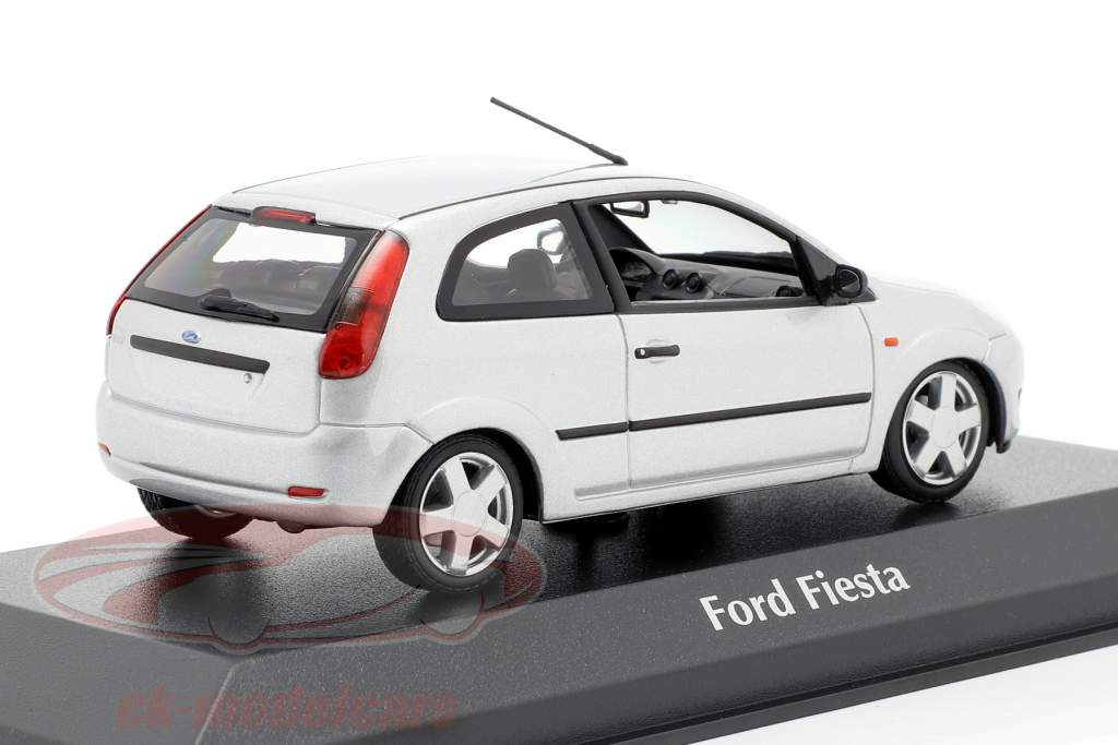 Ford Fiesta Anno di costruzione 2002 argento 1:43 Minichamps