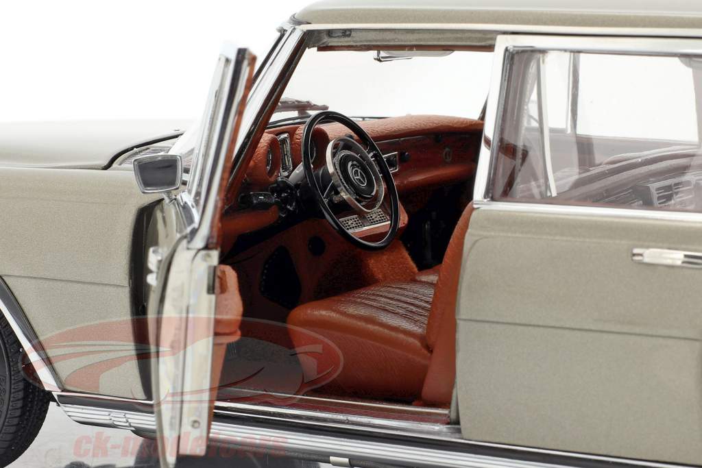 Mercedes-Benz Pullman (W 100) Limousine と サンルーフ ミンク グレー 1:18 CMC