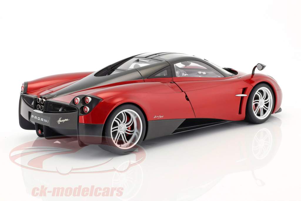 Pagani Huayra année de construction 2011 rouge métallique 1:12 AUTOart