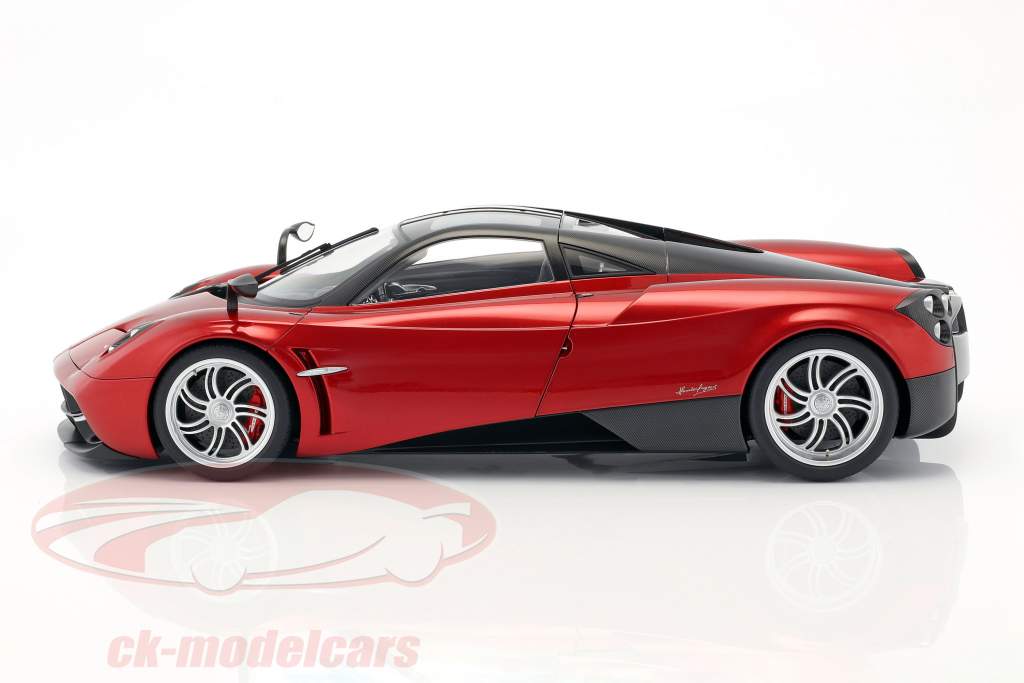 Pagani Huayra année de construction 2011 rouge métallique 1:12 AUTOart