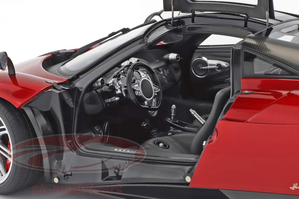 Pagani Huayra année de construction 2011 rouge métallique 1:12 AUTOart