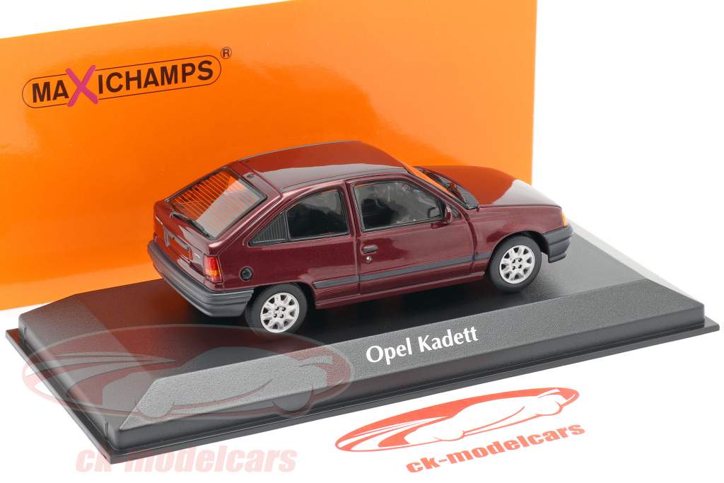 Opel Kadett E Ano de construção 1990 vermelho metálico 1:43 Minichamps