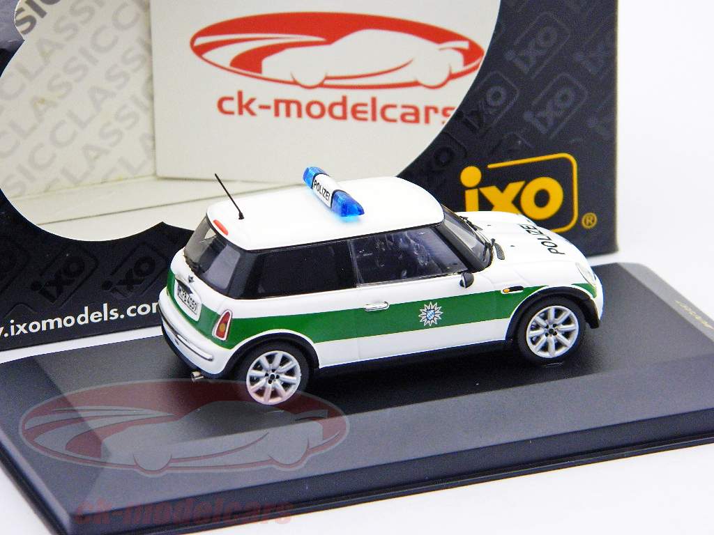 Mini Cooper полиция Год 2002 1:43 Ixo