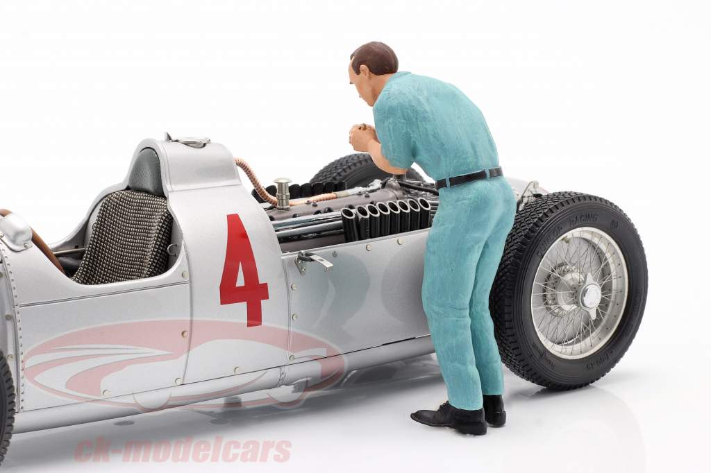 Auto Union mechanic figure changing spark plugs 1:18 Figutec Figures