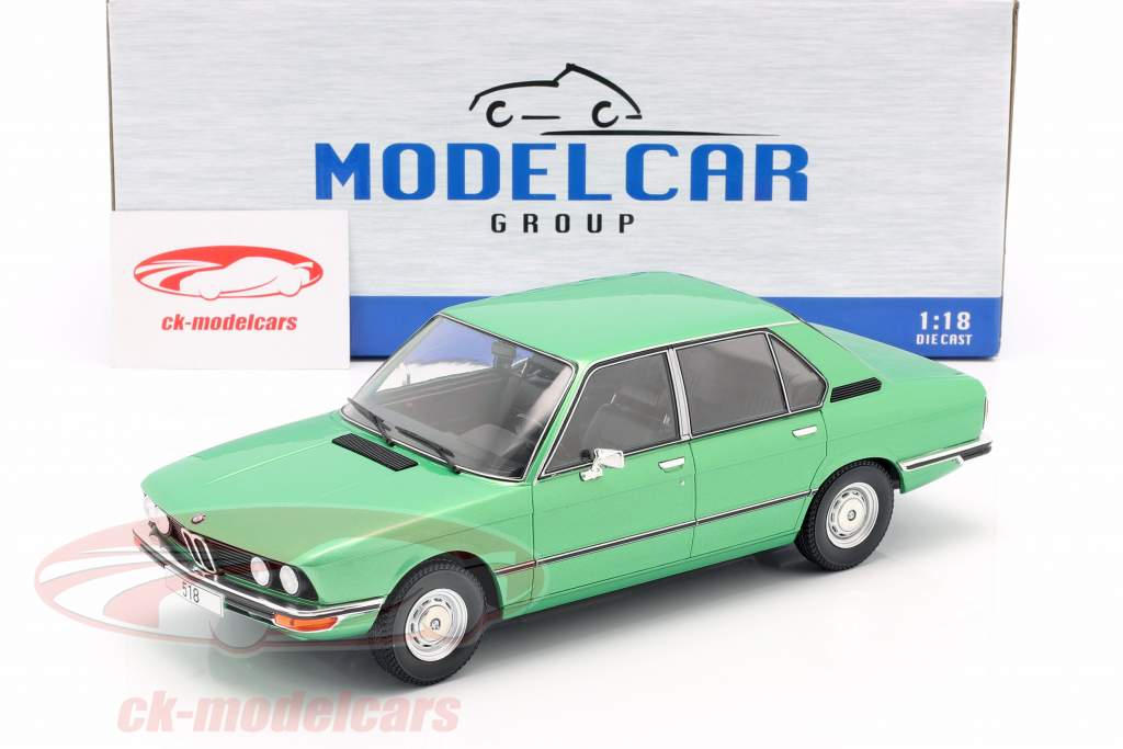 BMW 518 (E12) Año de construcción 1974 verde claro metálico 1:18 ModelCar Group