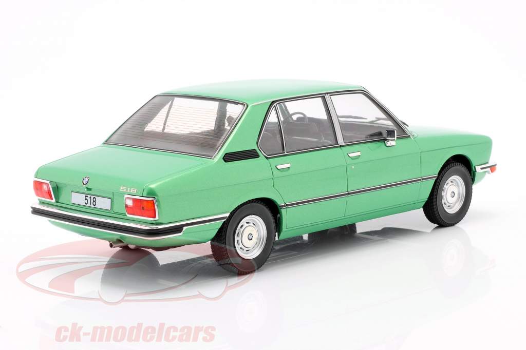 BMW 518 (E12) Año de construcción 1974 verde claro metálico 1:18 ModelCar Group