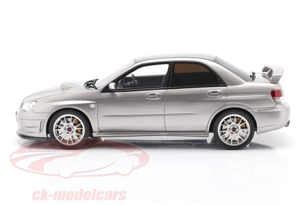 Subaru Impreza STI S 204 Baujahr 2006 kristallgrau 1:18 Ottomobile