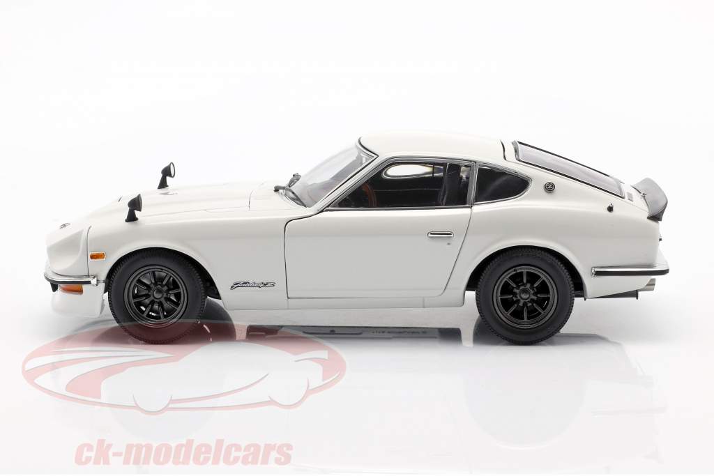 Kyosho 1:18 Nissan Fairlady Z (S30) year 1970 white 08220WP