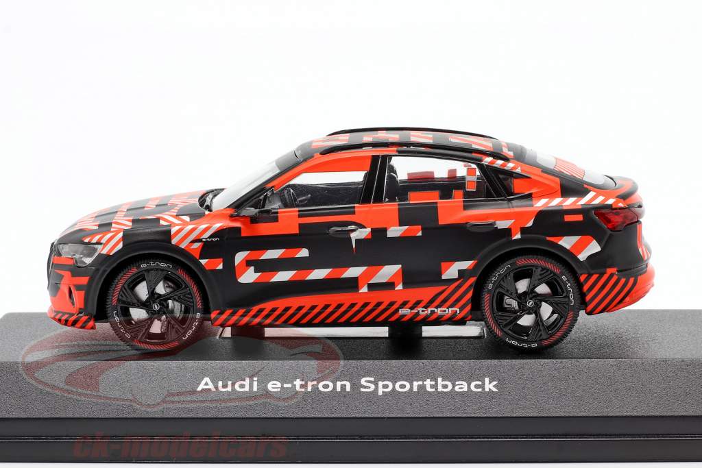 Audi e-tron Sportback Prototype zwart / rood 1:43 iScale