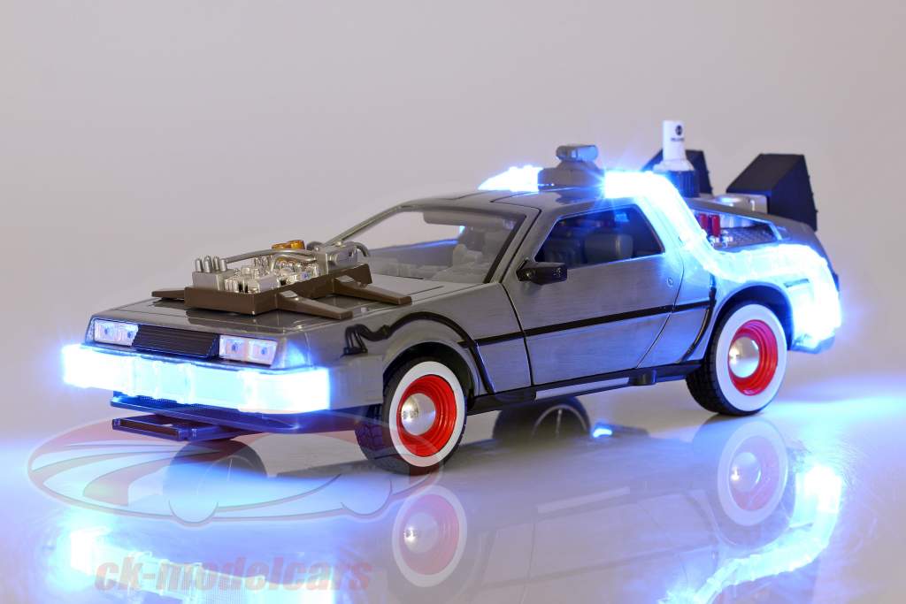 DeLorean Time Machine Back to the Future III (1990) argento 1:24 Jada Toys