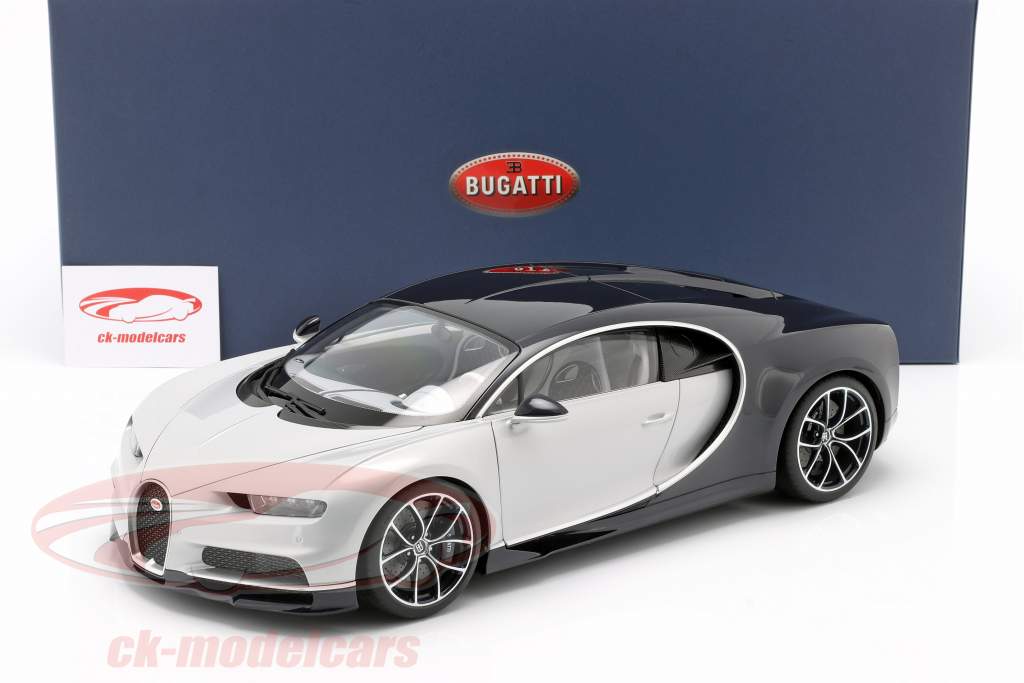 Bugatti Chiron Année de construction 2017 glacier blanc / atlantic bleu 1:12 AUTOart