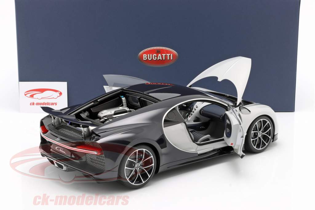 Bugatti Chiron Año de construcción 2017 glaciar blanco / atlantic azul 1:12 AUTOart