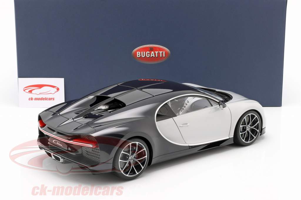 Bugatti Chiron Année de construction 2017 glacier blanc / atlantic bleu 1:12 AUTOart