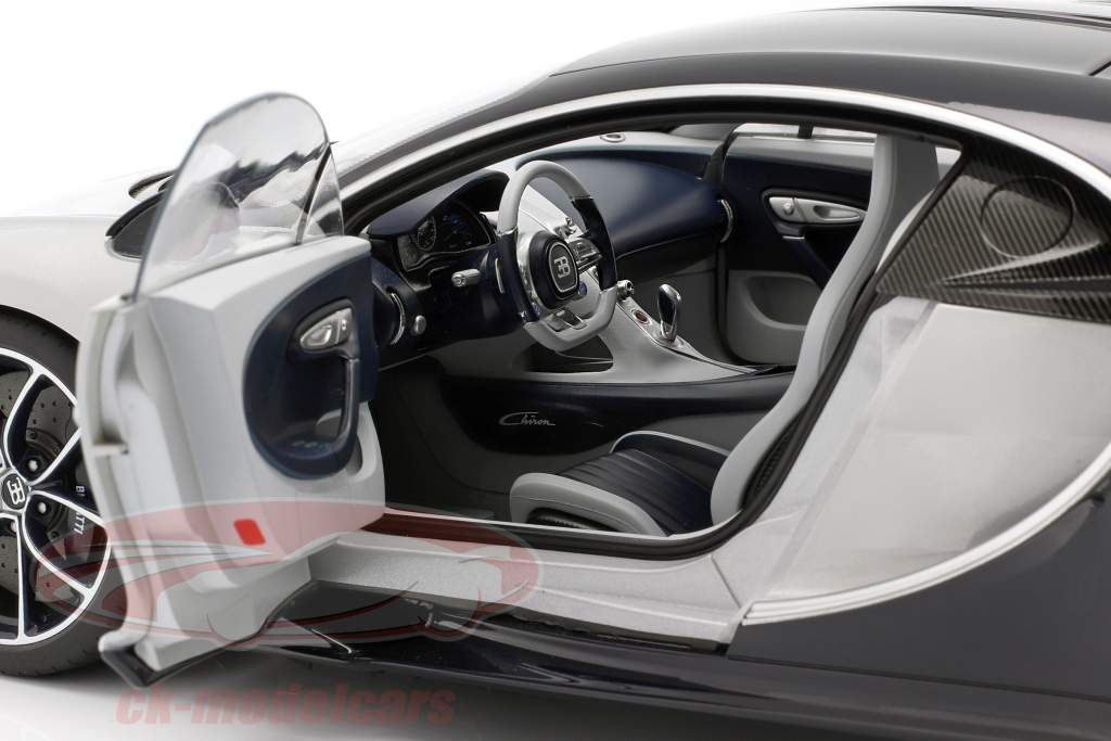 Bugatti Chiron Bouwjaar 2017 gletsjer wit / atlantic blauw 1:12 AUTOart