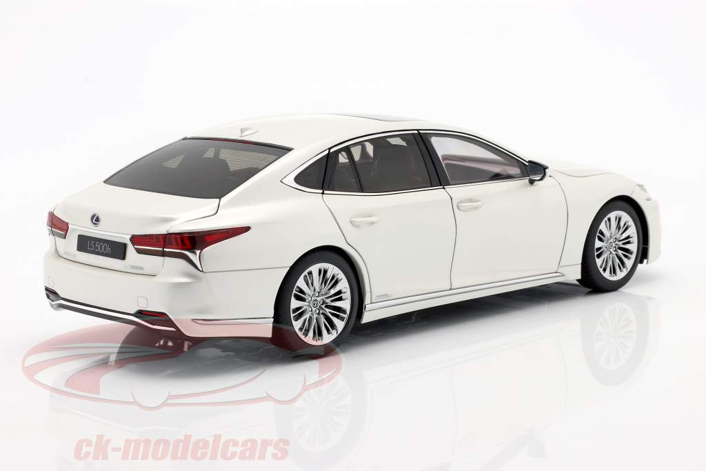 Lexus LS 500h year 2018 sonic white metallic 1:18 AUTOart
