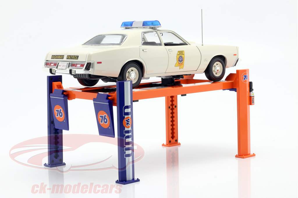 Adjustable four-post Lift Union 76 blue / orange 1:18 Greenlight