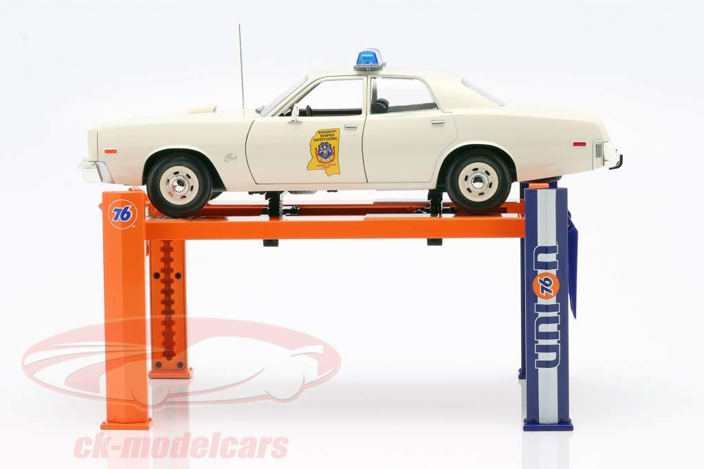 Adjustable four-post Lift Union 76 blue / orange 1:18 Greenlight