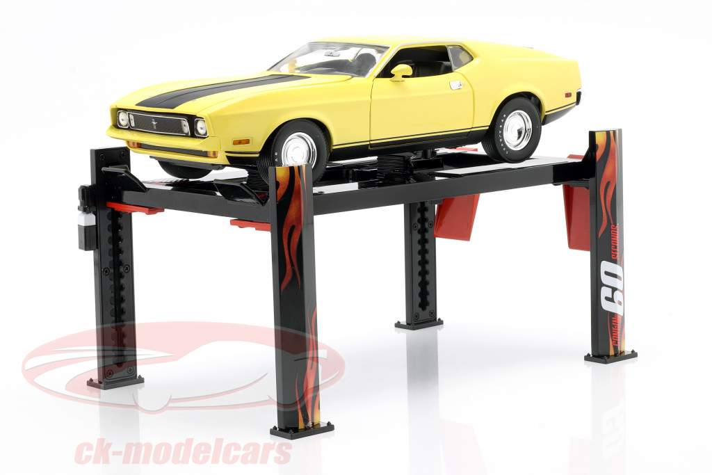 Adjustable four-post Lift Gone in 60 seconds 1:18 Greenlight