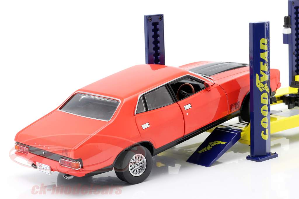 可调式 四柱 升降平台 Goodyear 黄色 / 蓝色 1:18 Greenlight