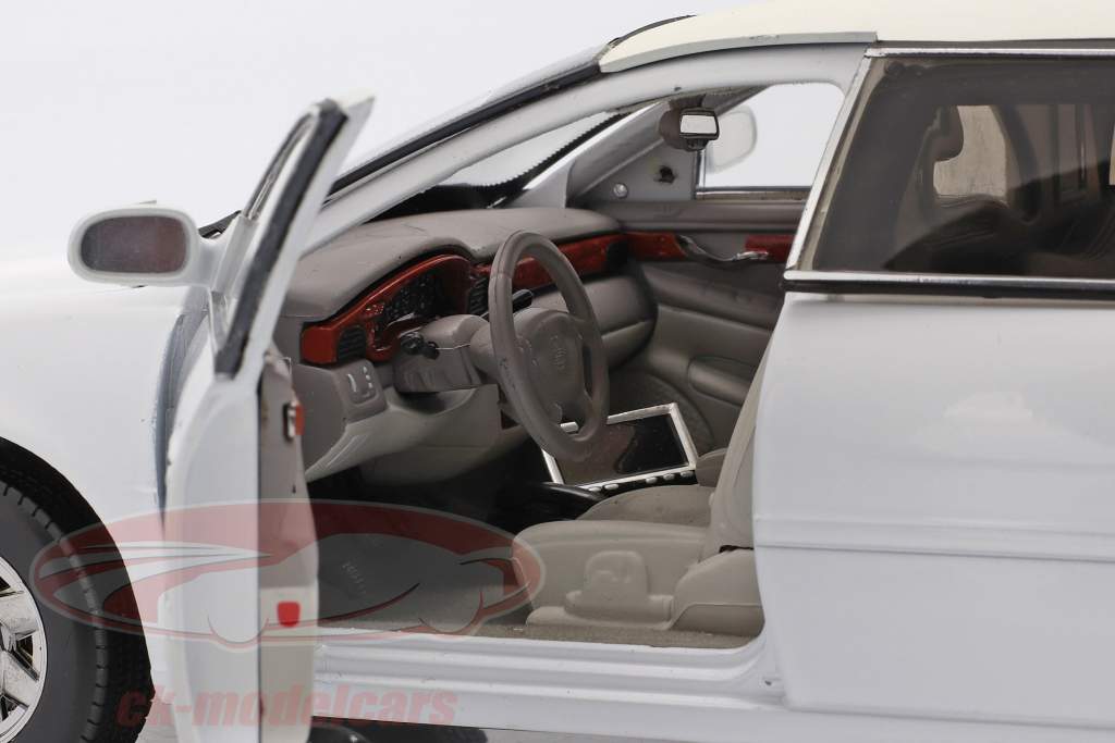 Cadillac DeVille Limousine Byggeår 2004 hvid 1:18 SunStar