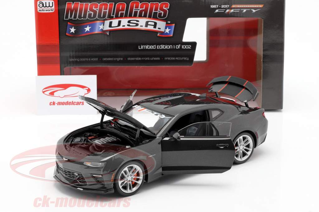 Chevrolet Camaro SS Baujahr 2017 grau metallic 1:18 AutoWorld