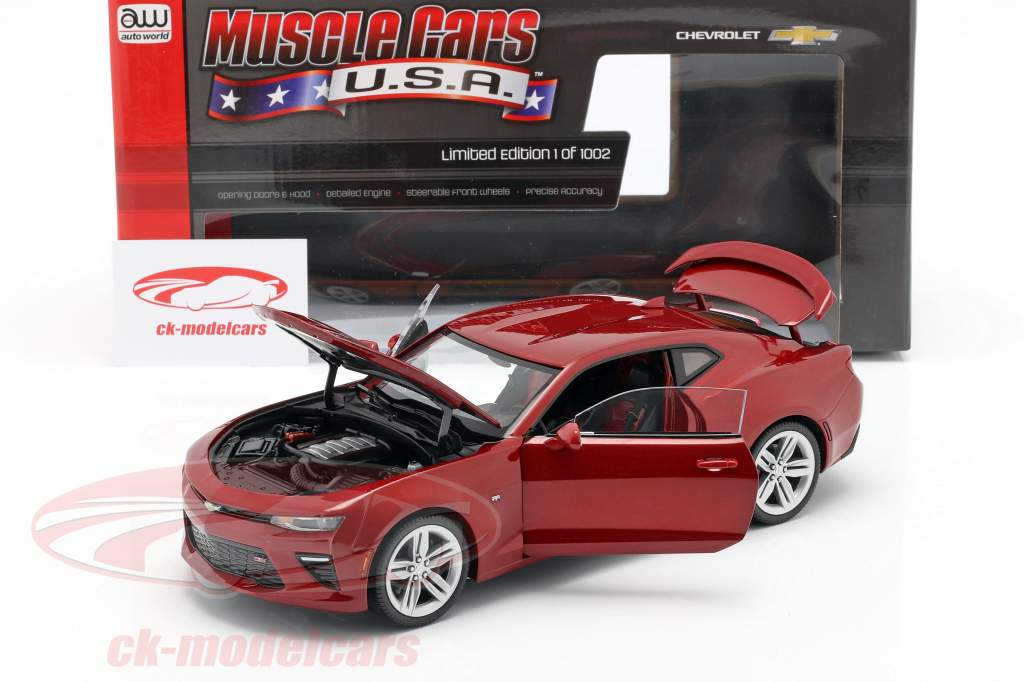 Chevrolet Camaro SS år 2016 rød 1:18 AutoWorld