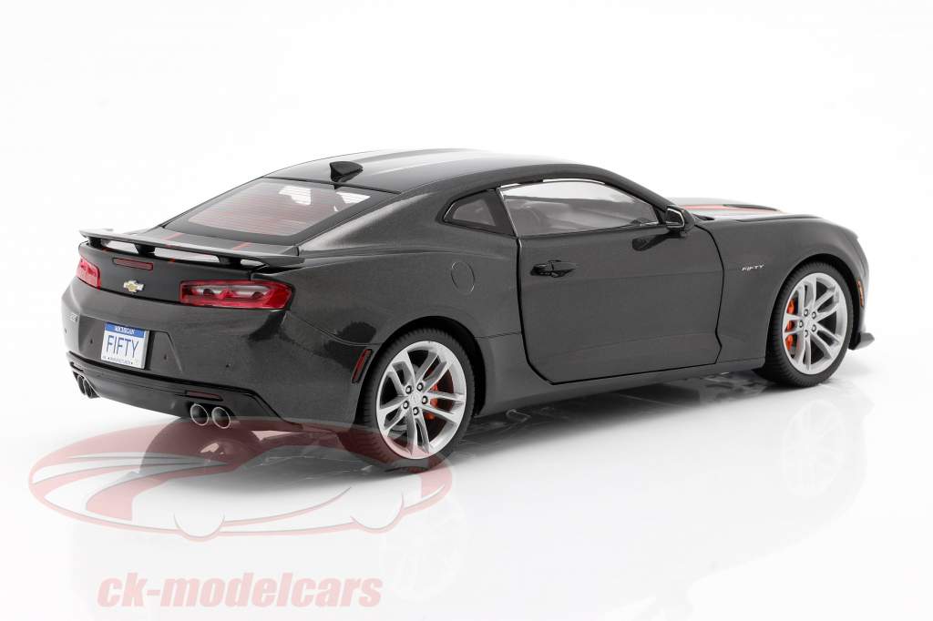 Chevrolet Camaro SS anno 2017 grigio metallico 1:18 AutoWorld