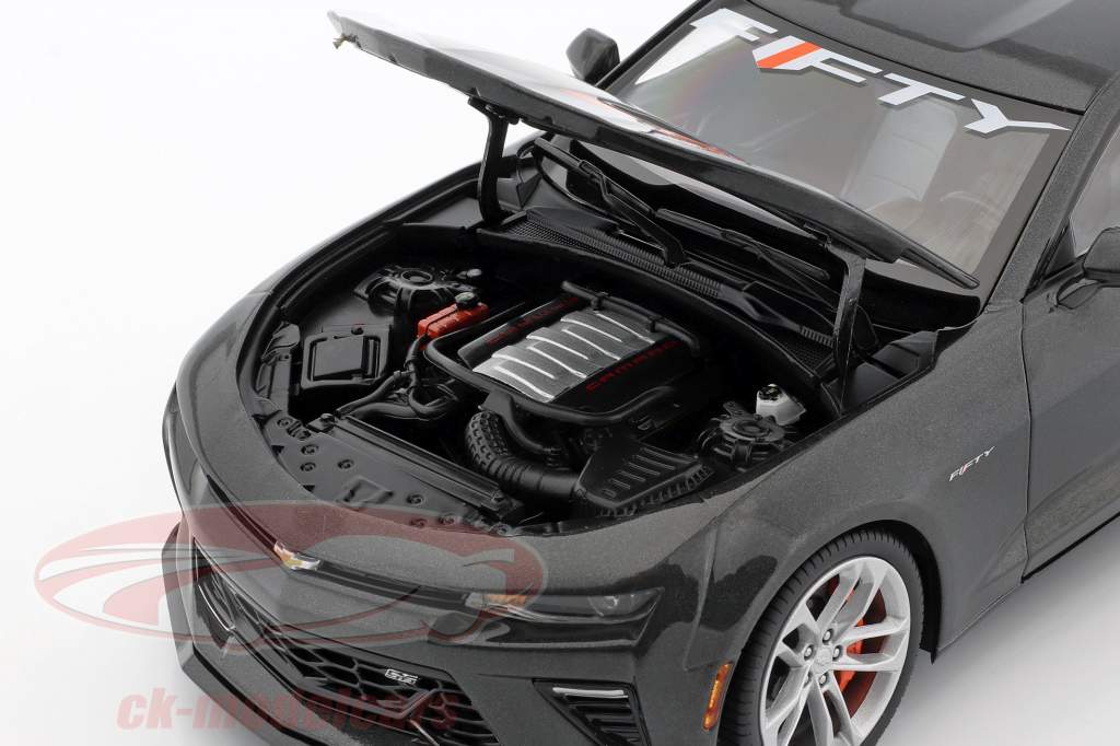Chevrolet Camaro SS anno 2017 grigio metallico 1:18 AutoWorld