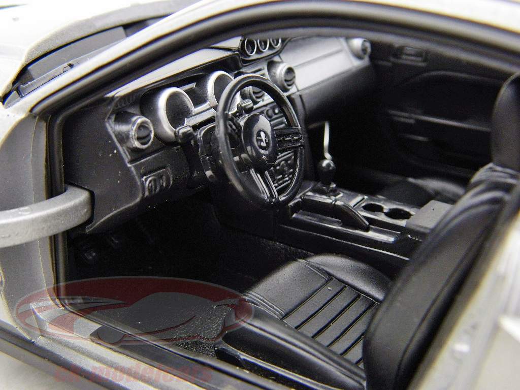 Shelby CS6 Ford Mustang 2008 gris avec rayures argent ShelbyCollectibles 1:18