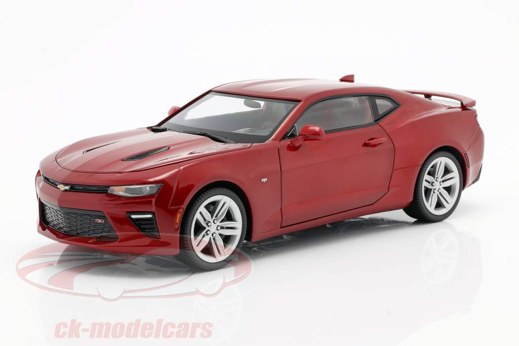 Chevrolet Camaro SS år 2016 rød 1:18 AutoWorld